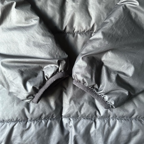 North face Women's Light Weight Black Puffer Jacket Size Medium - Picture 6 of 11